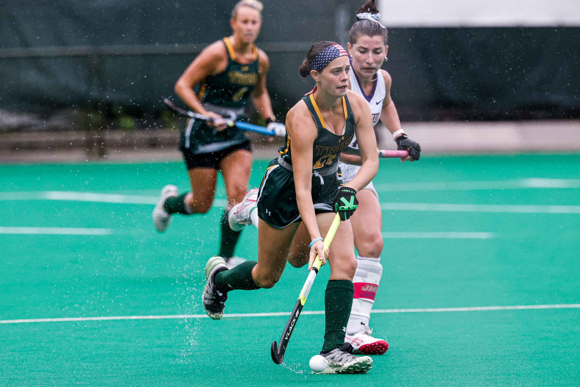 WILLIAMSBURG, Va. — The William & Mary field hockey team dropped a heartbreaker James Madison, 3-2, on a rainy Sunday afternoon.