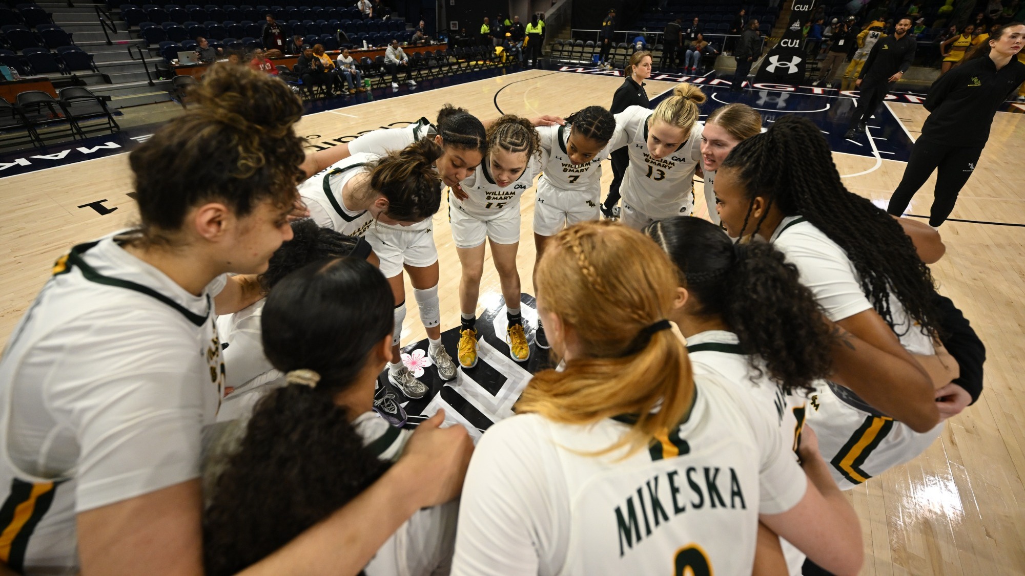 W&M women's basketball huddled up