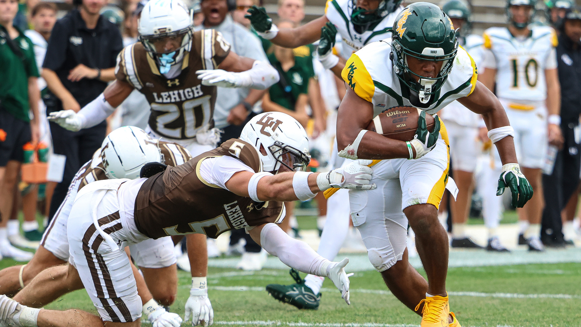 Jah'Kei Chavis runs the ball versus Lehigh