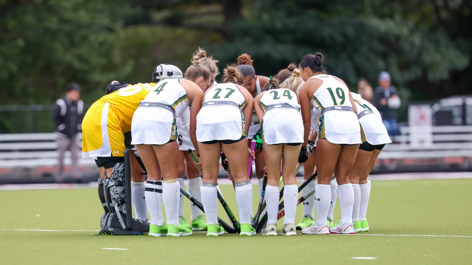 W&M Field Hockey gathers for a pregame huddle at Northeastern on Sep. 25, 2026.