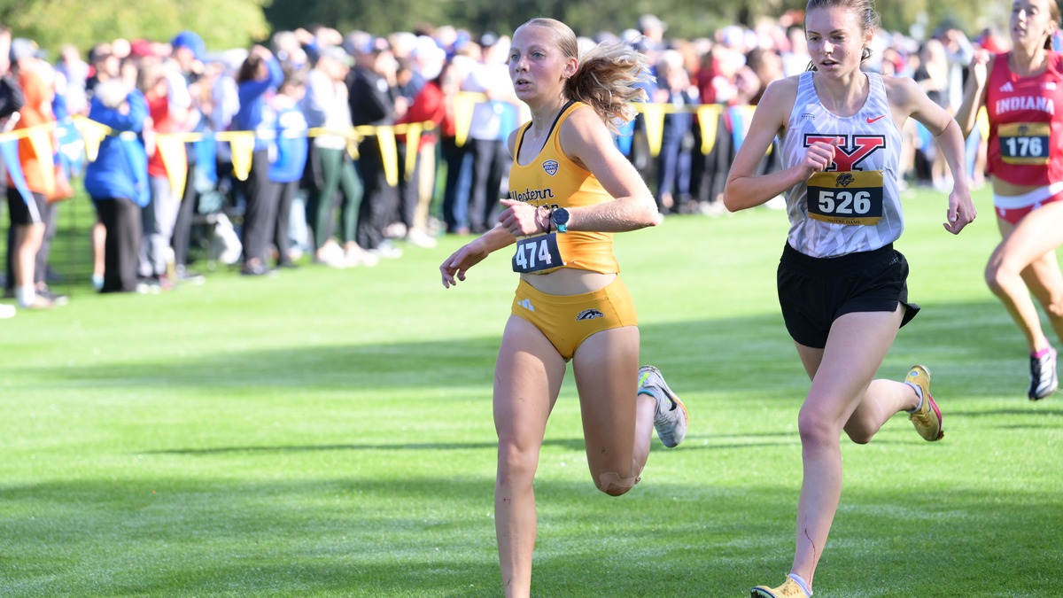 Lillian Zelasko racing at the 2026 Joe Piane Notre Dame Invite