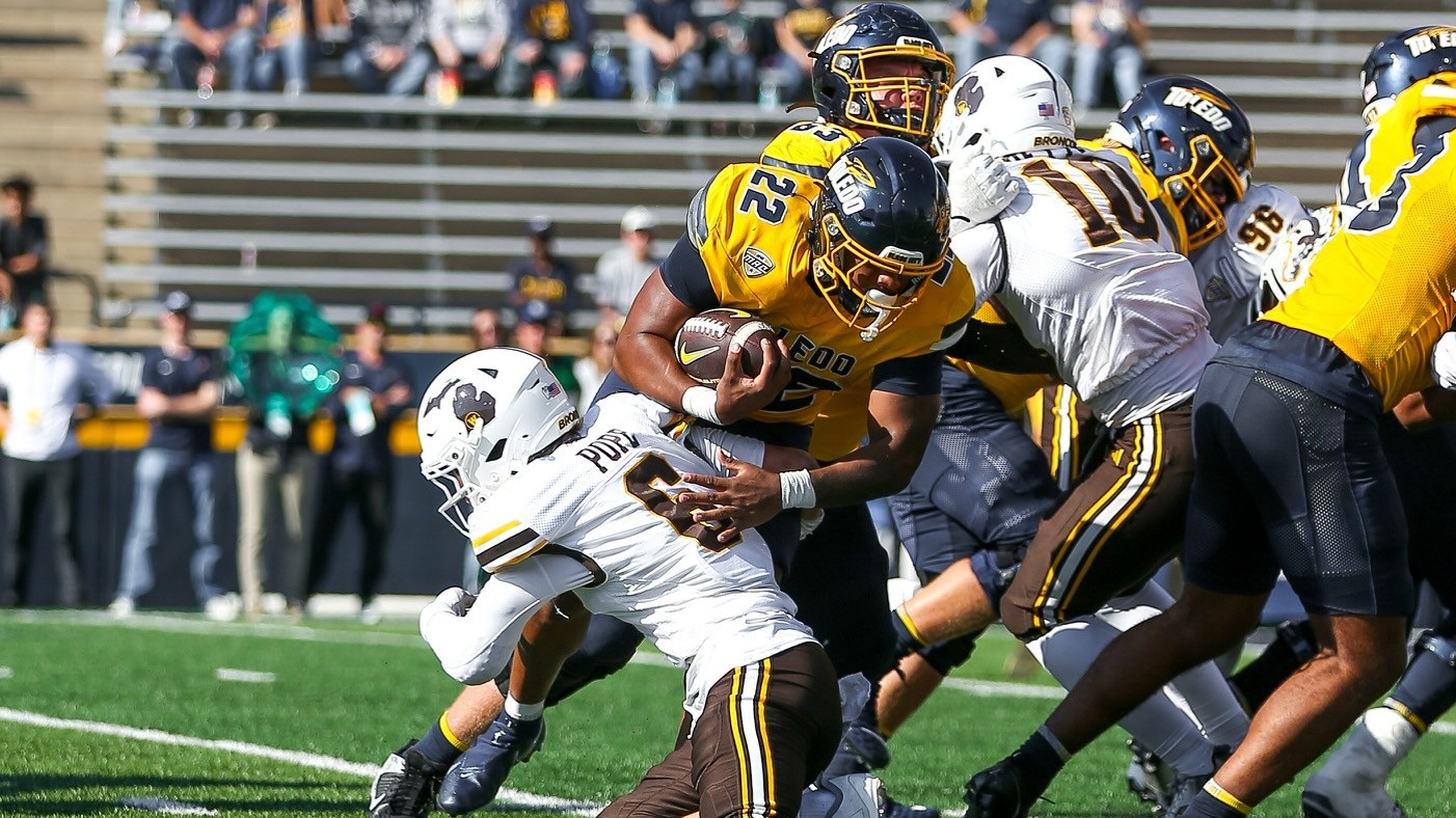 WMU's Joey Pope tackles Toledo running back CJ Miller