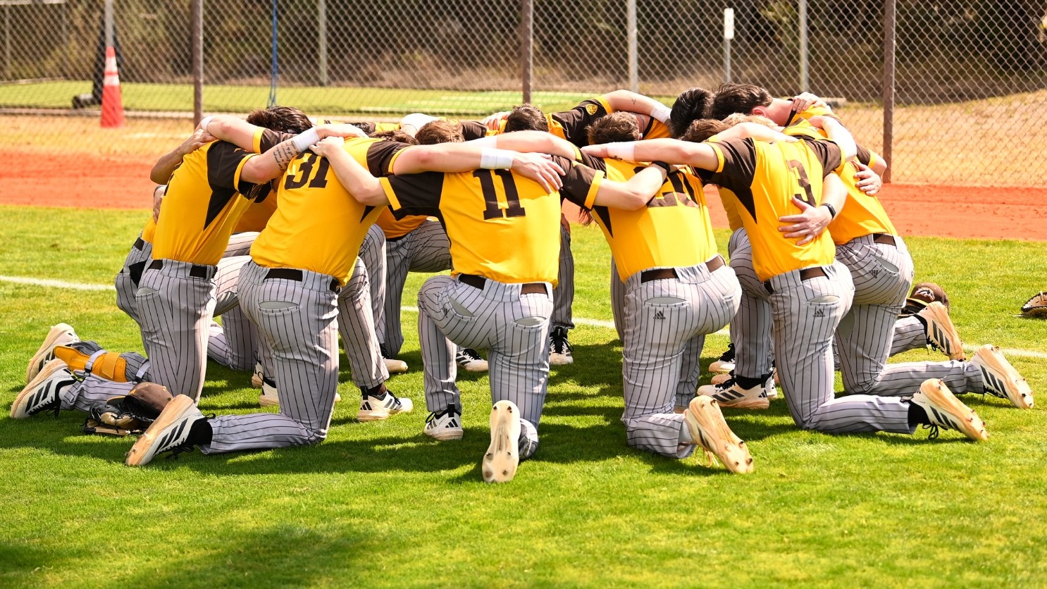 WMU Baseball Team Pregame Huddle