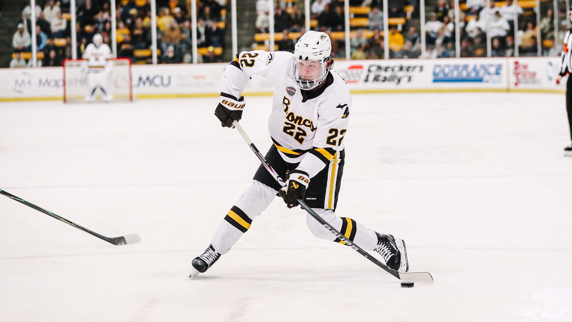 Hakarienen shoots the puck