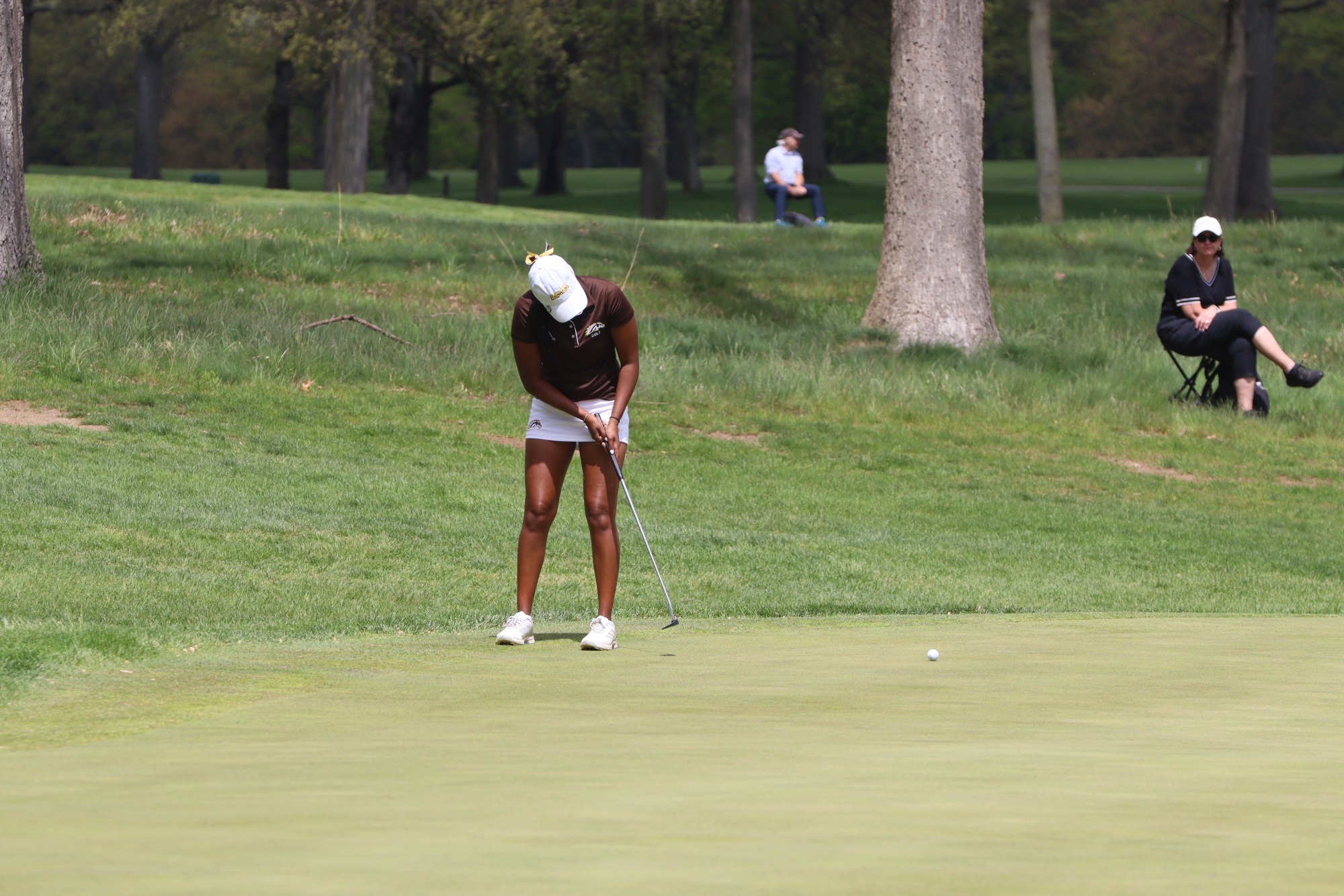 Megha Vallabhaneni putts at the 2026 MAC Women's Golf Championships