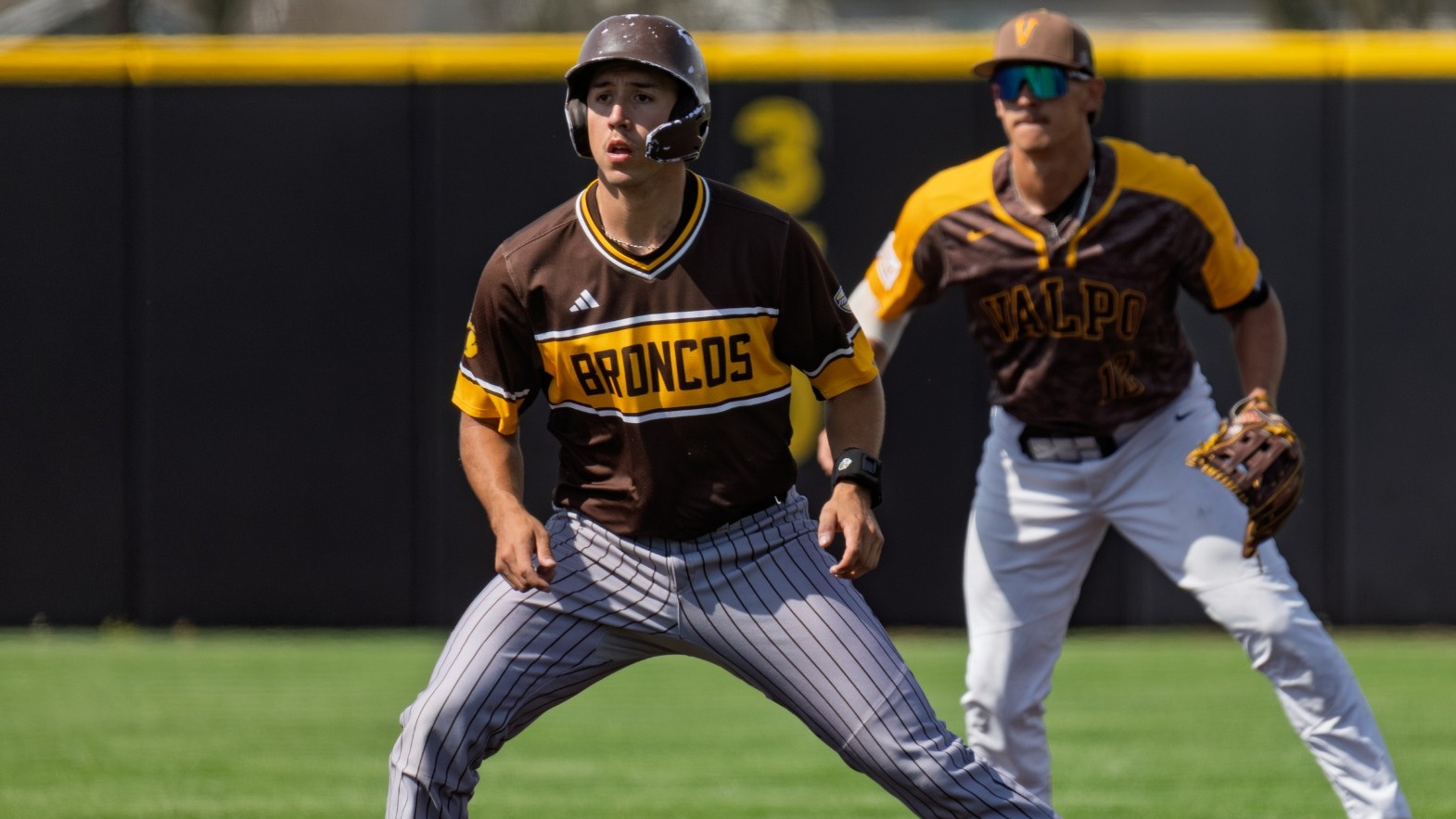 Diego Pena leads off from second at Valpo