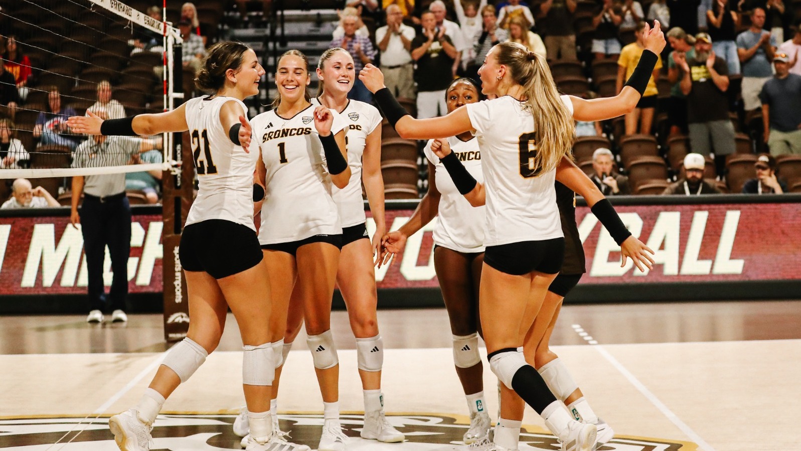 WMU volleyball celebrates after a point 