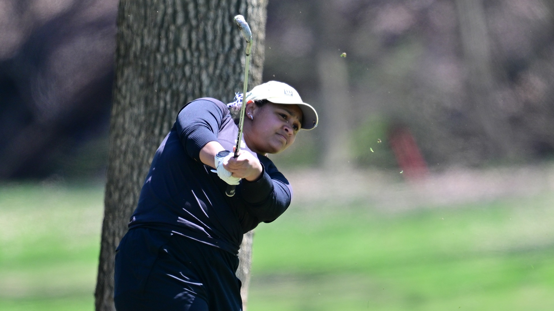 Alexis Neal hits a shot at the 2025 Eva Shorb Weiskopf Invitational