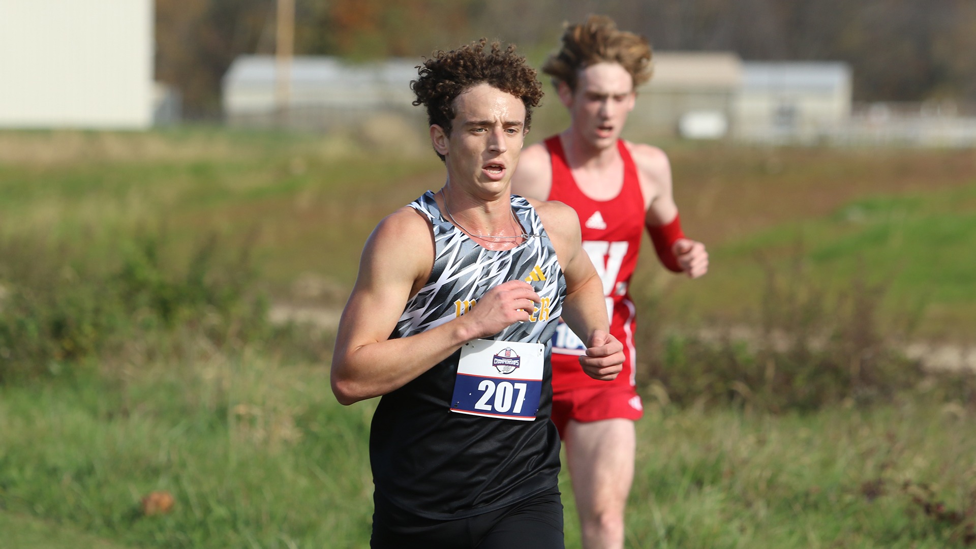 Zane DeMercurio runs at the 2025 NCAC Championships