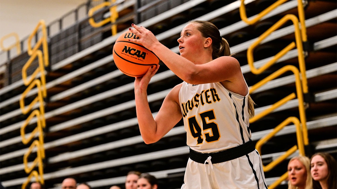 Abby Henegar shoots a corner 3-pointer
