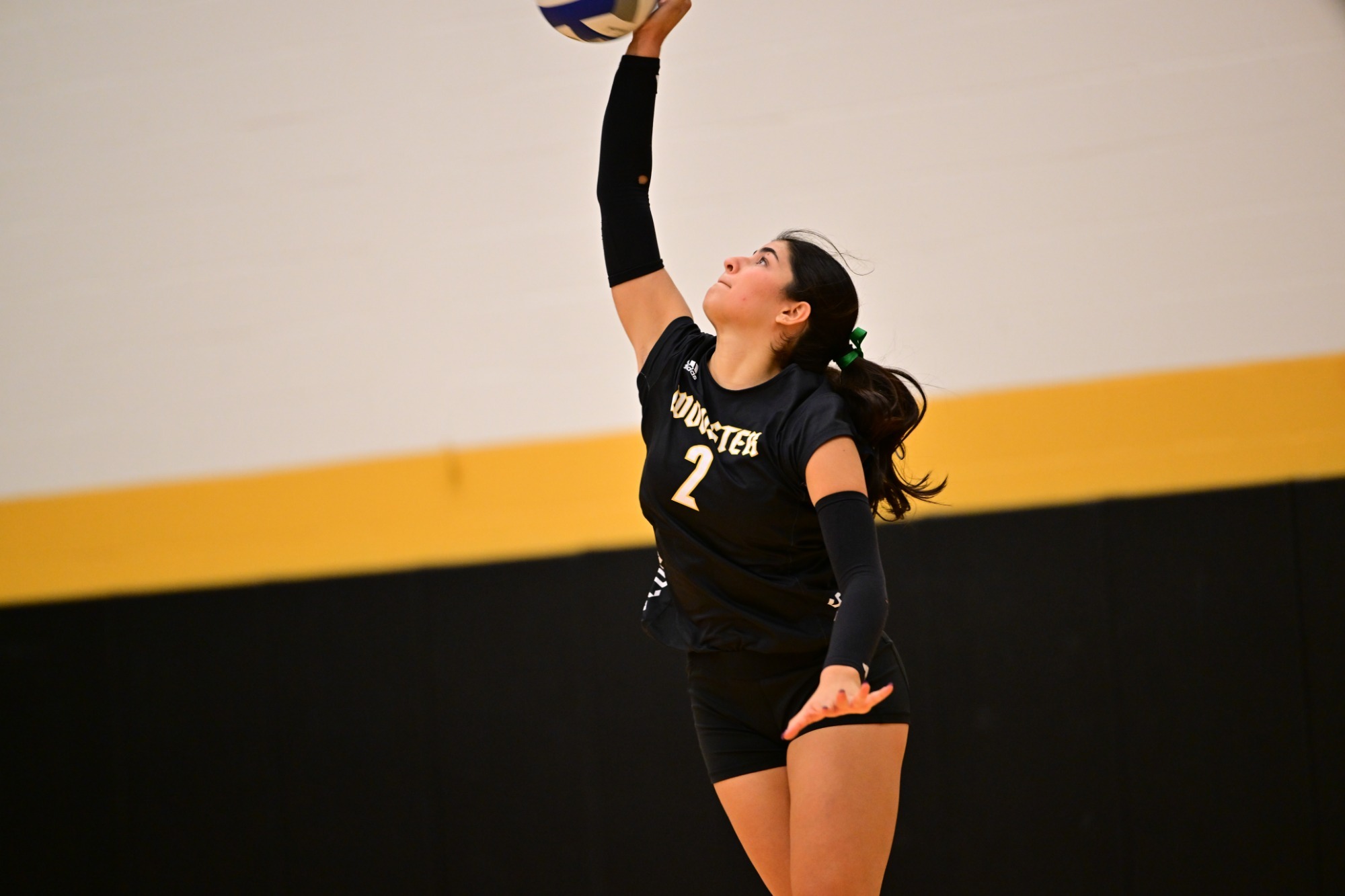 Catherine Muzilla serves during a 2025 match