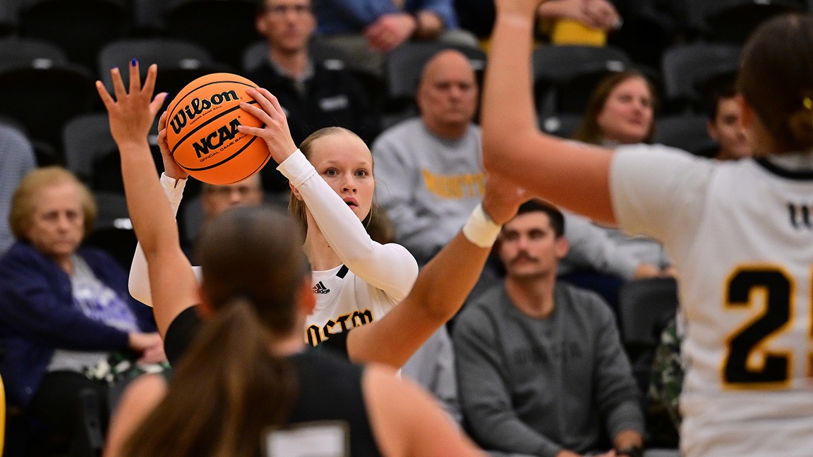 Ellery Kloek looks for an open player while being guarded