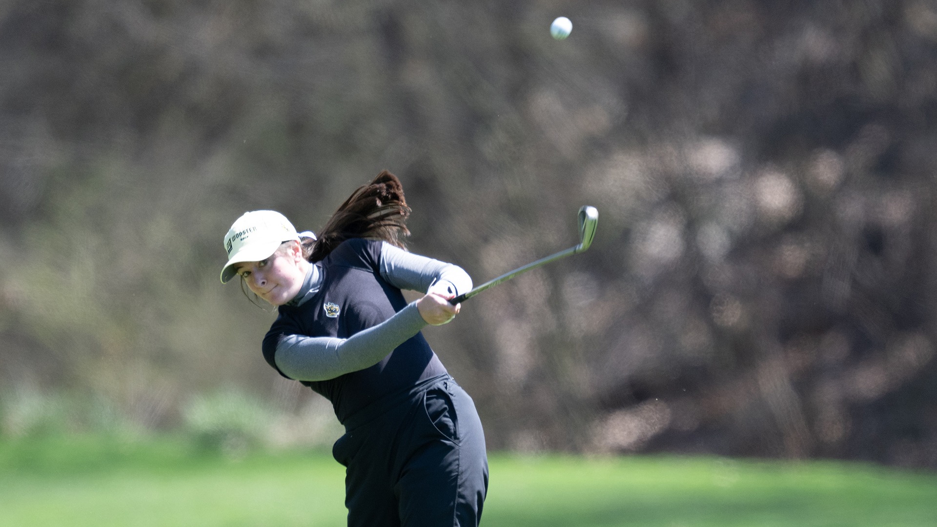 Lizzy Hohman hits a shot at the 2025 Eva Shorb Weiskopf Invitational