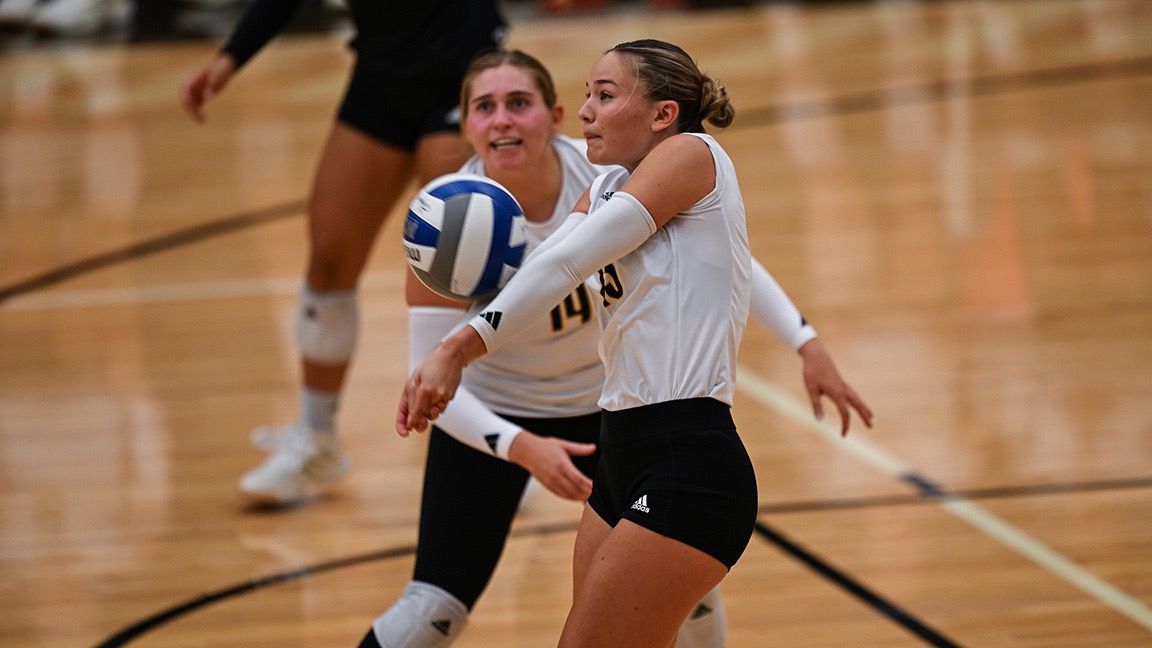 Izzy Cozzie digs the ball