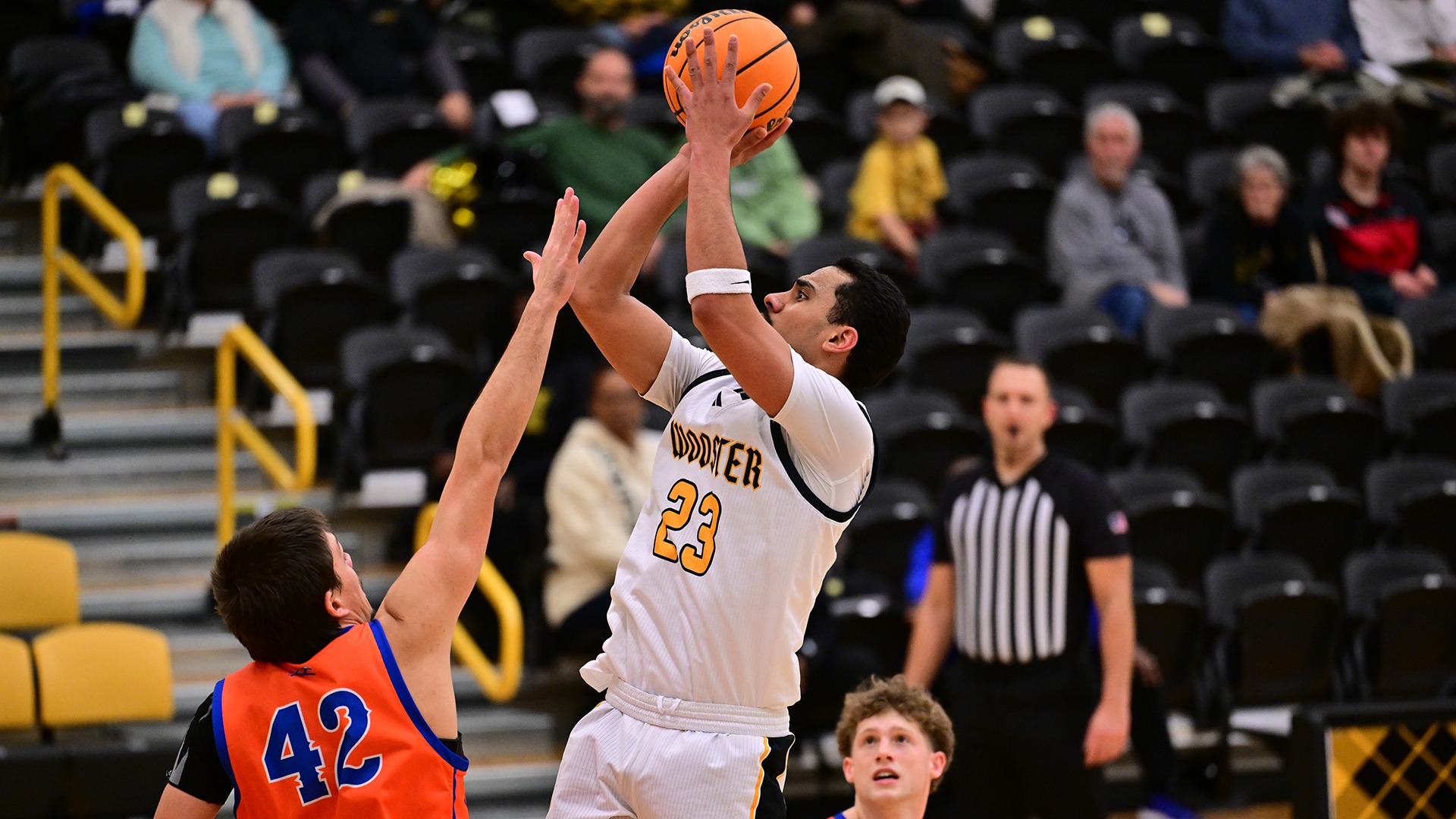 EJ Kapihe shoots the ball against Platteville in a 2025 game