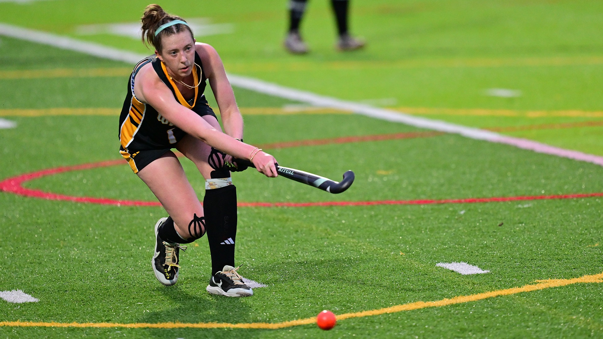 action photo of Melinda Lazenby making a pass to a teammate in a 2026 game against Allegheny
