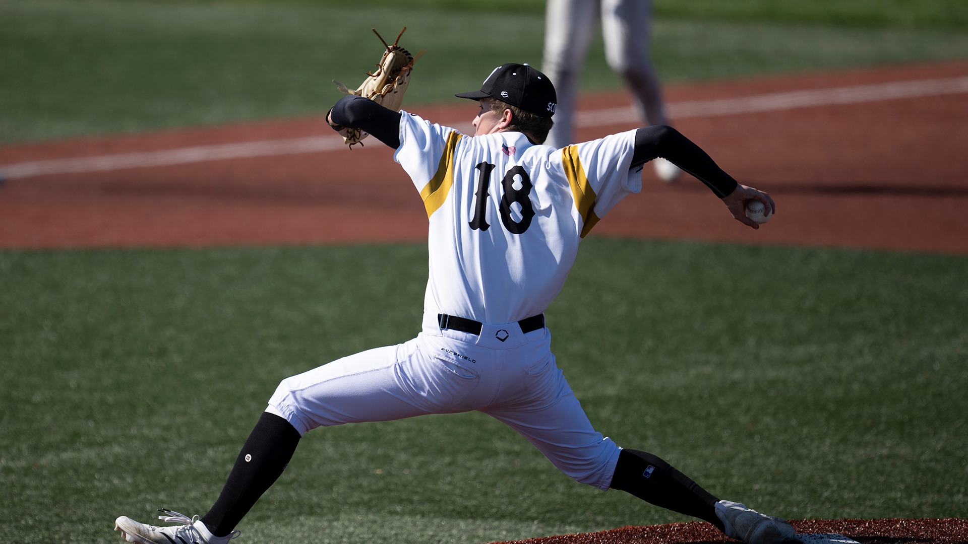 Michael Scarpelli pitching in a 2025 game