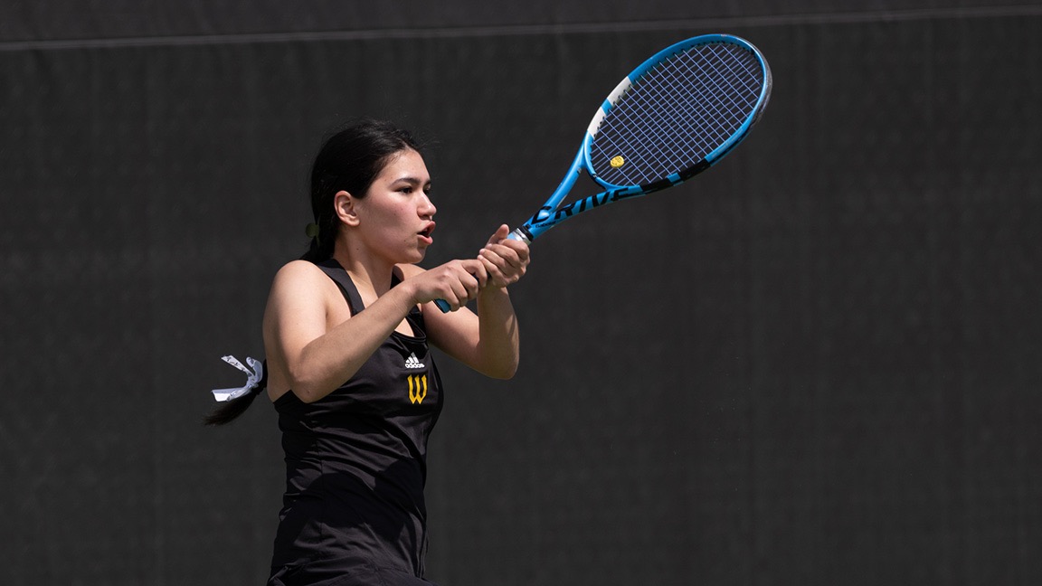 Kamila Kadirova with a backhand