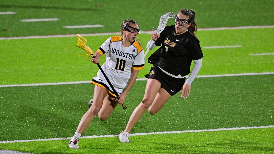 Lizzie Hardy runs opposite a defender