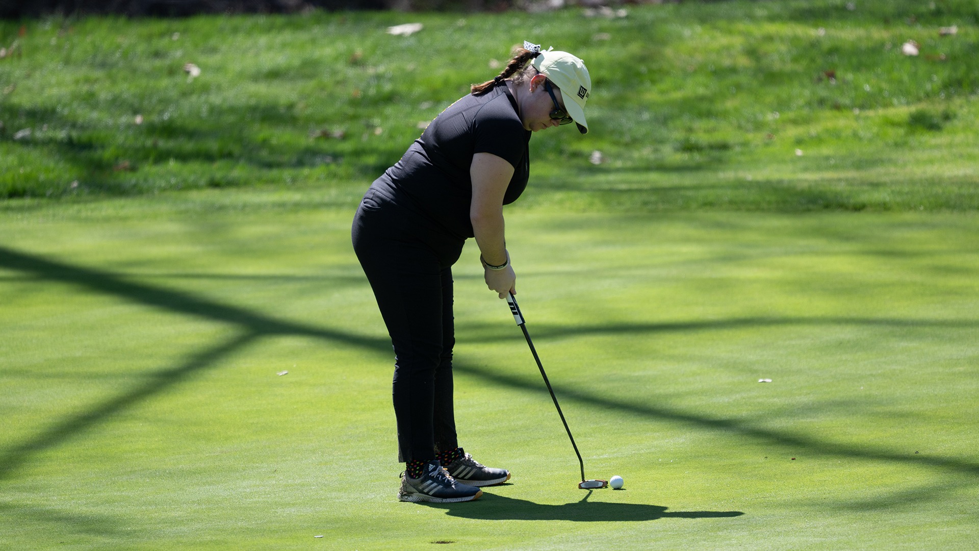 Abby Haywood gets ready to putt during the 2025 Eva Shorb Weiskopf Invitational