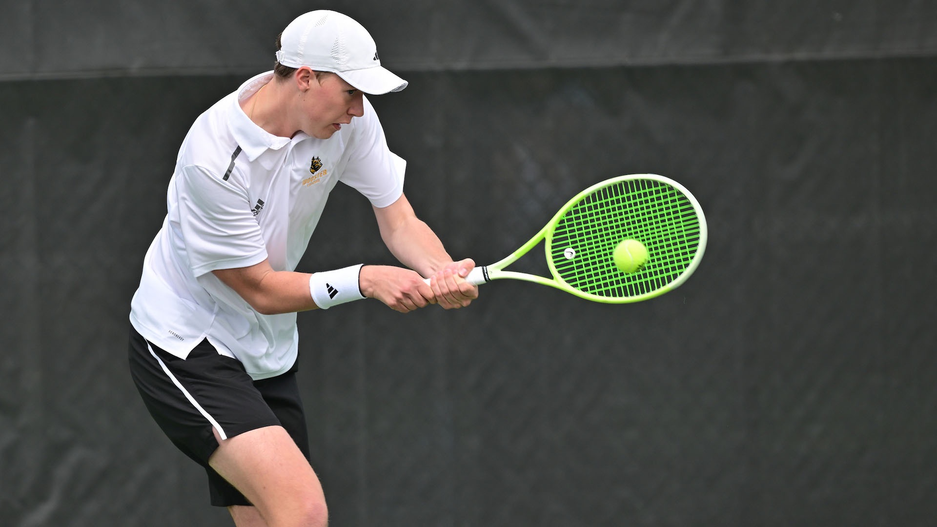 Ian Royse hits a backhand outdoors