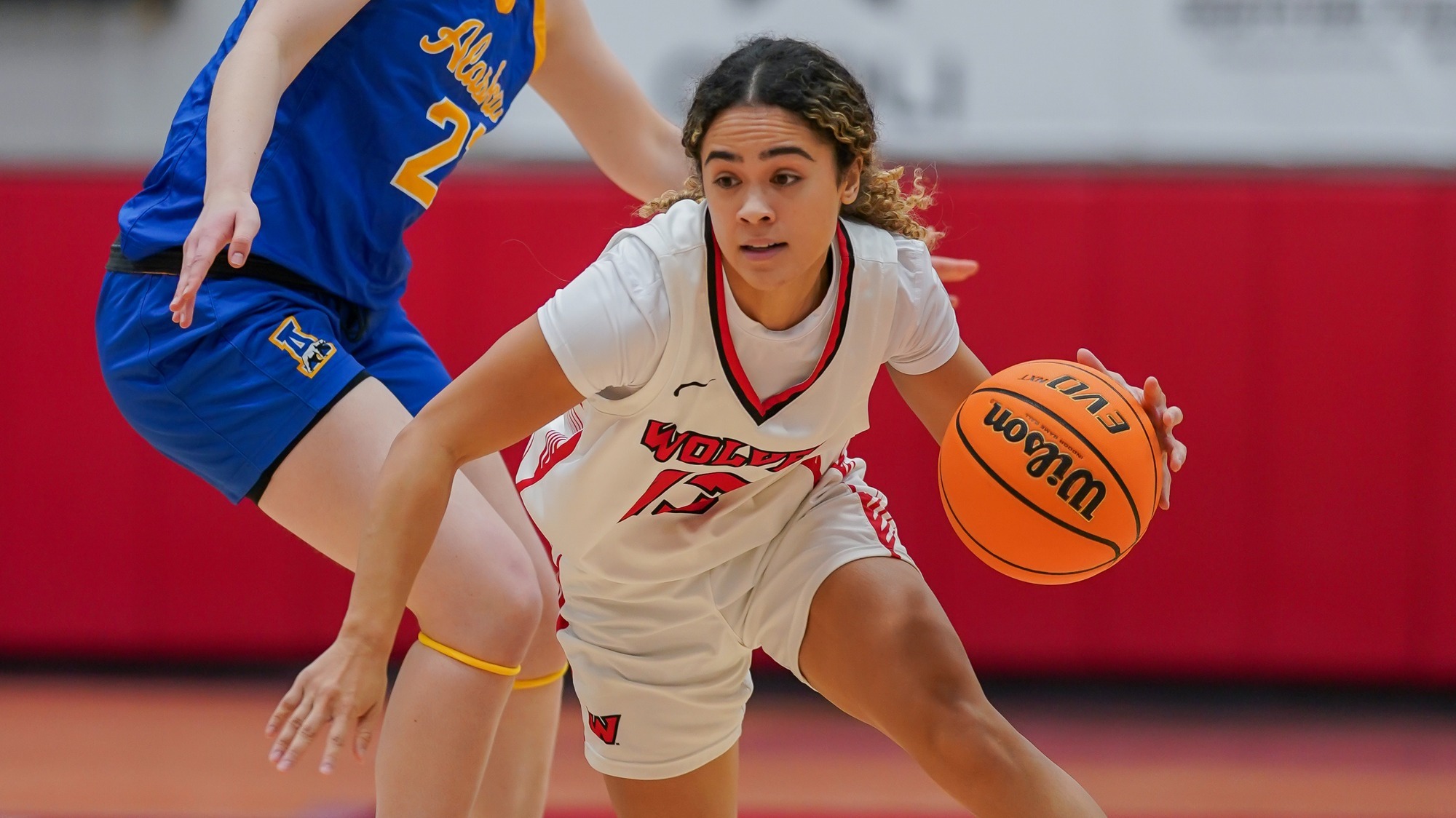 Vaifanua drives to the basket