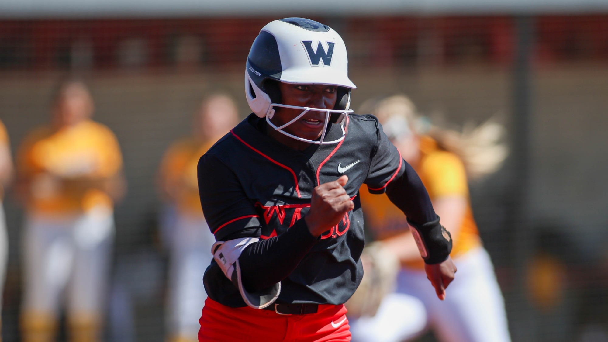 Zimmerman runs to first