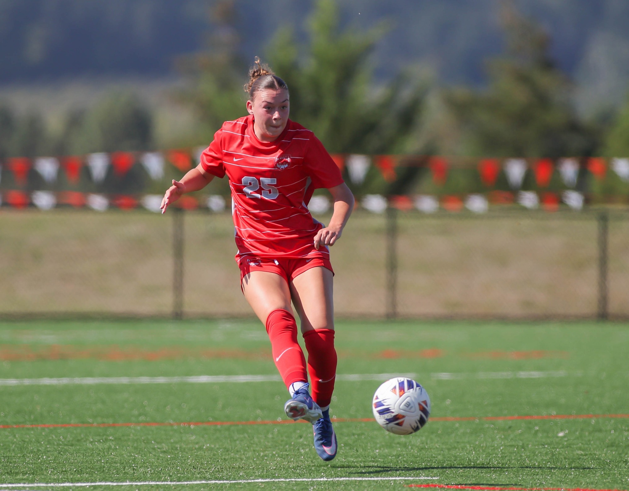 Lillian Mickel passes to a teammate.