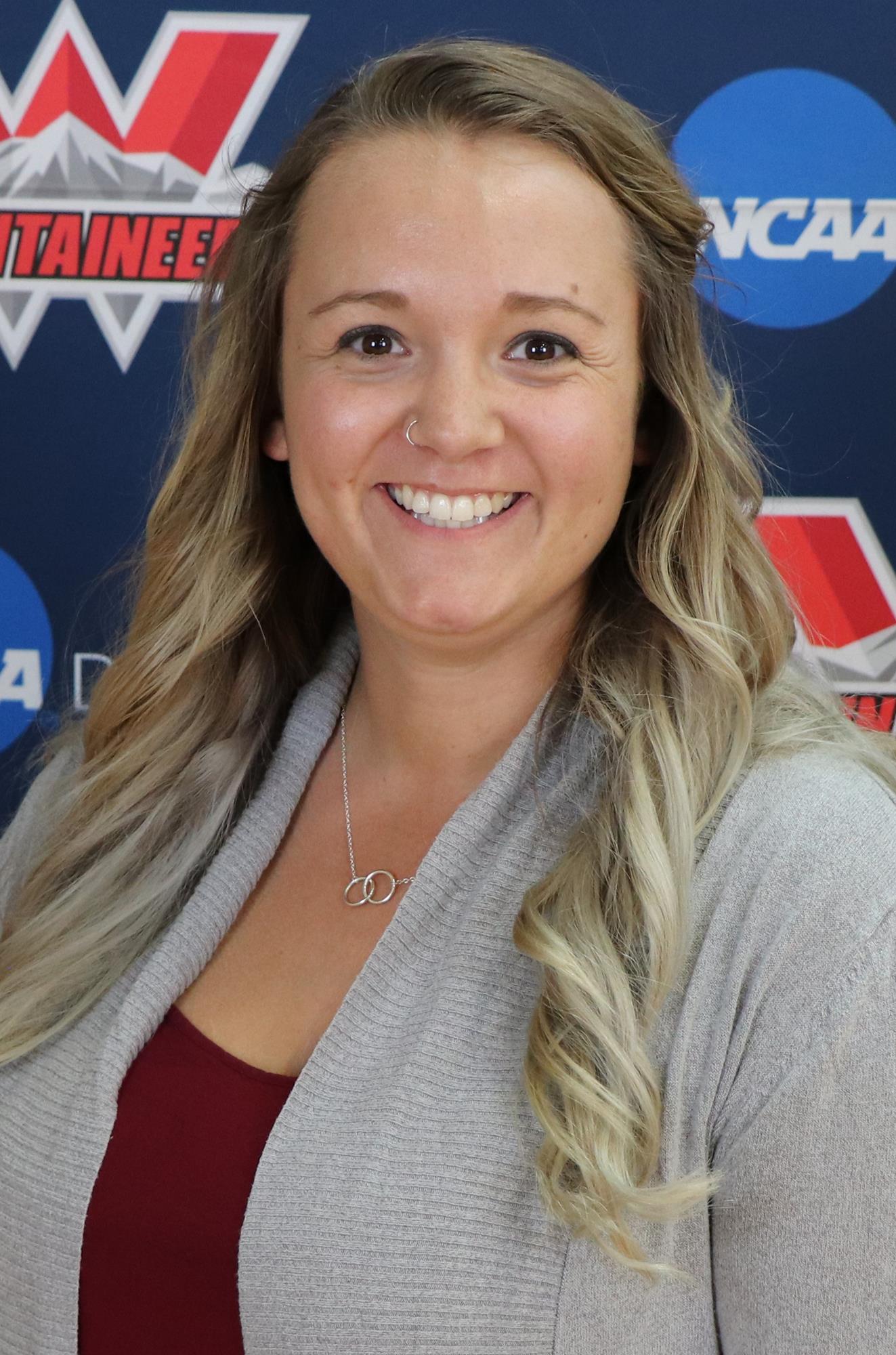 Kelly Winn - Assistant Swim Coach - Women's Swimming & Diving Coaches
