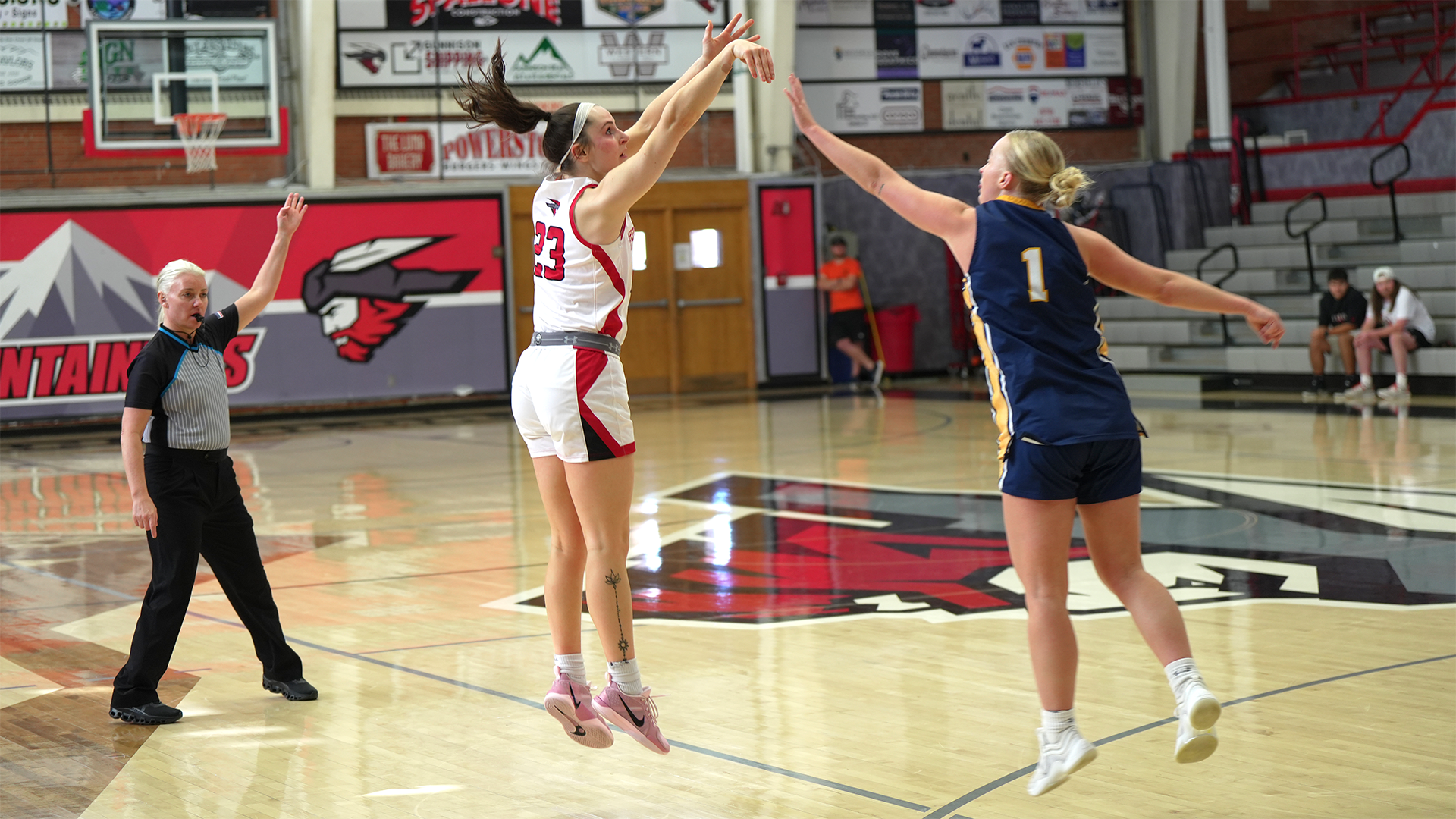 WBBvRegis-251213-Maves