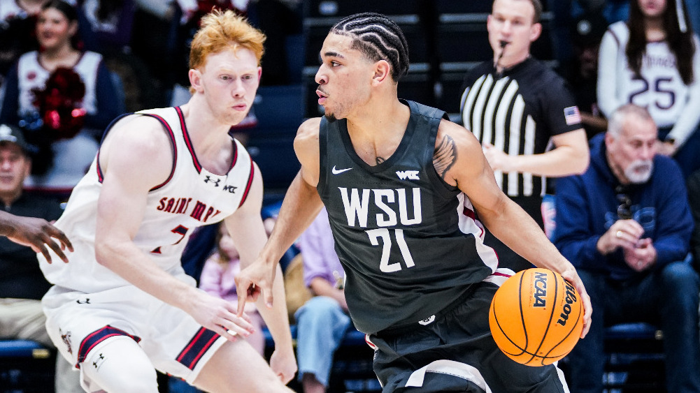 Ace Glass drives against Saint Mary's, Jan. 10