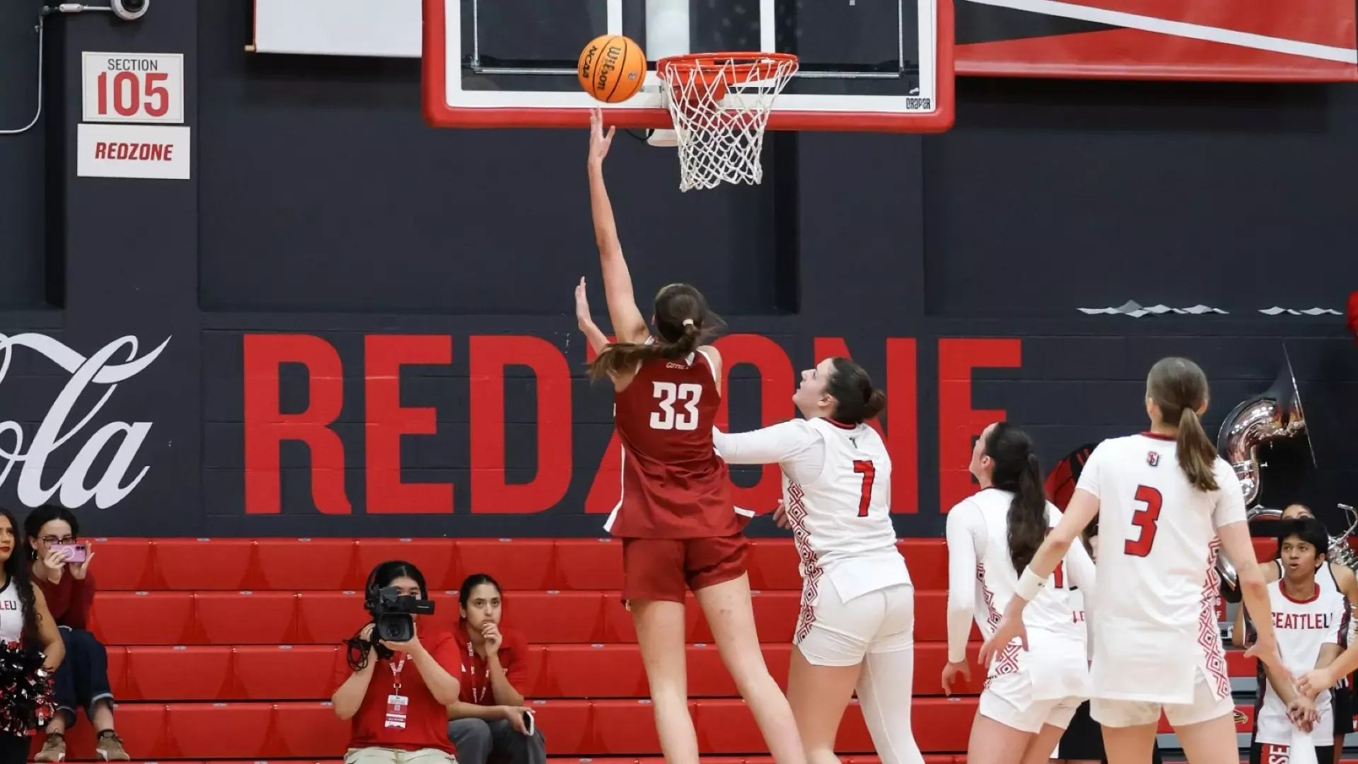 26_1_4 WSU WBB Alex Covill goes up for a layup at Seattle U