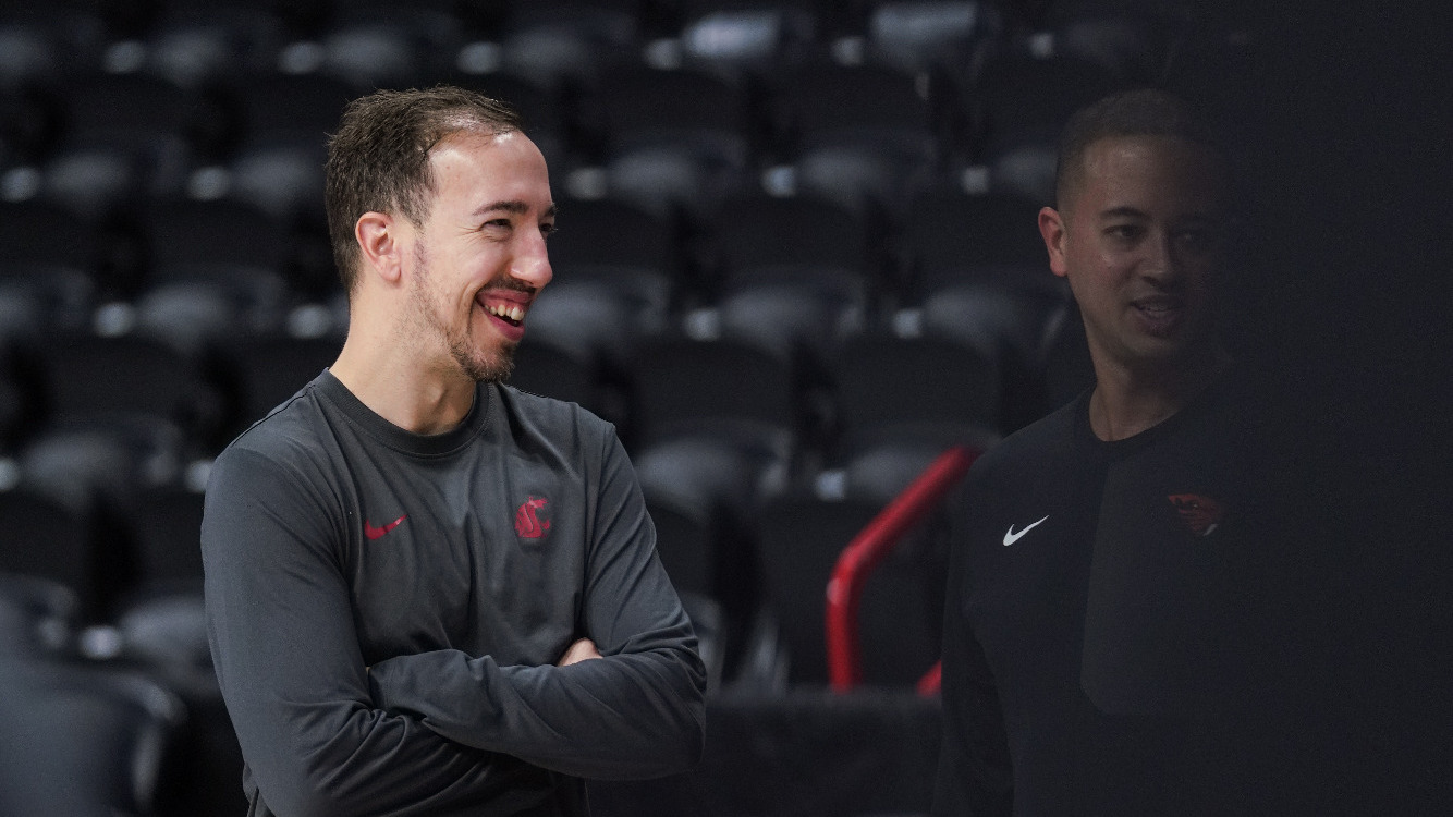 Pedro Garcia Rosado chats with the Oregon State coaching staff, Jan. 4, 2026