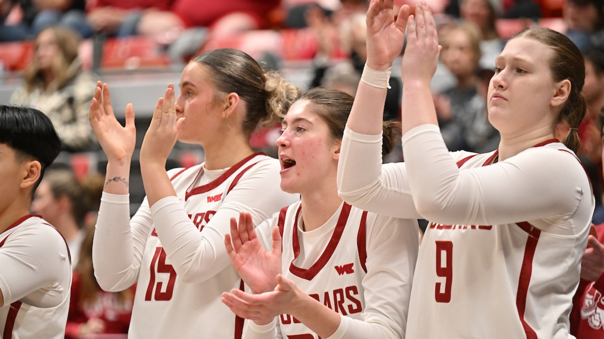 26_1_8 WSU WBB Bench celebrates in Beasley in a game against Oregon State