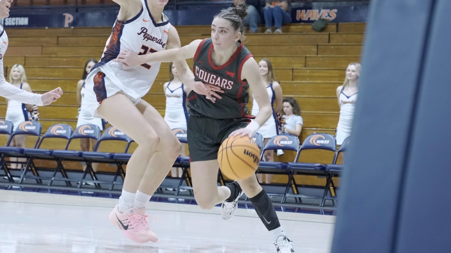 26_2_7 WSU WBB Eleonora Villa drives along the baseline at Pepperdine