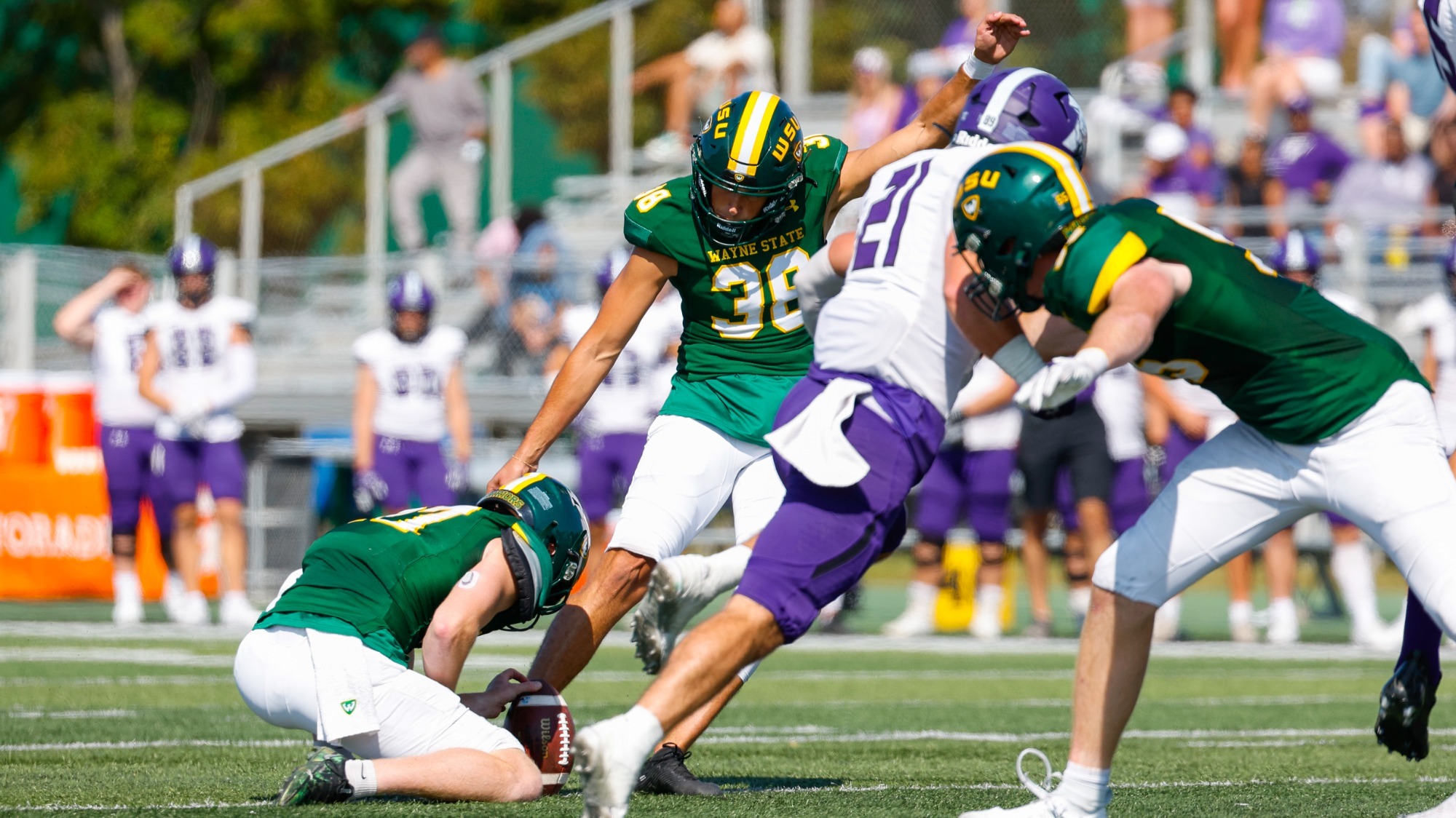 Football Falls In Final 25 Seconds 2423 Wayne State University Athletics