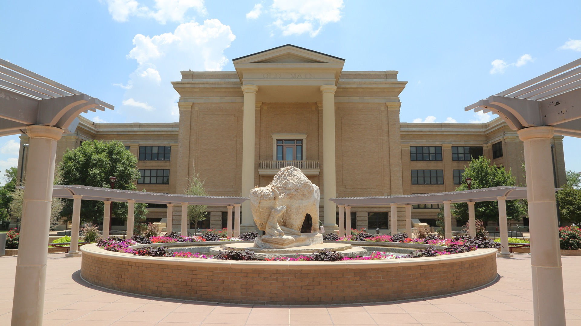 Campus Fountain Generic