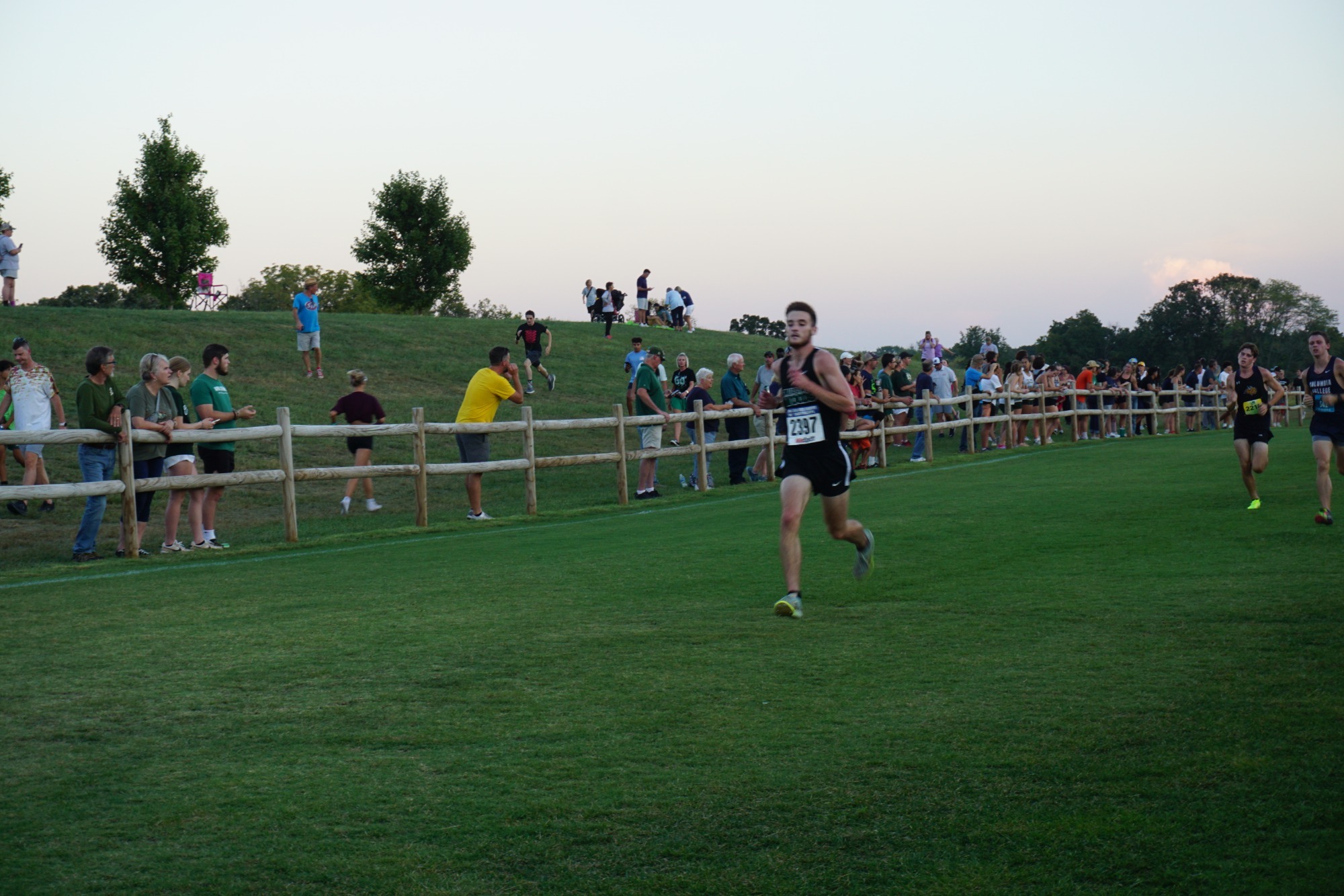 Freshman Wigger Guides WWU at Season-Opening Spire Sunset Showdown