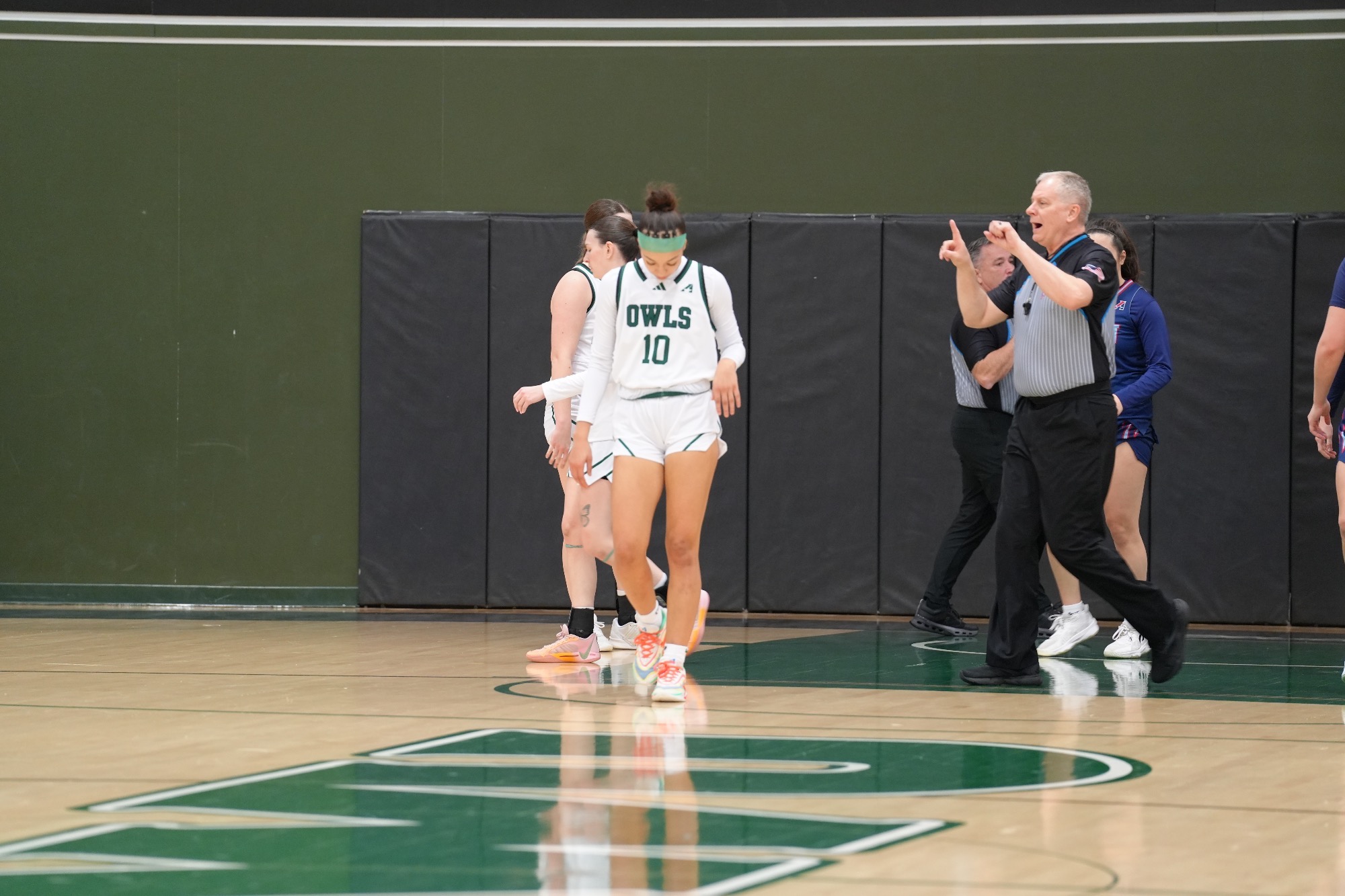 Owls fall to the wildcats