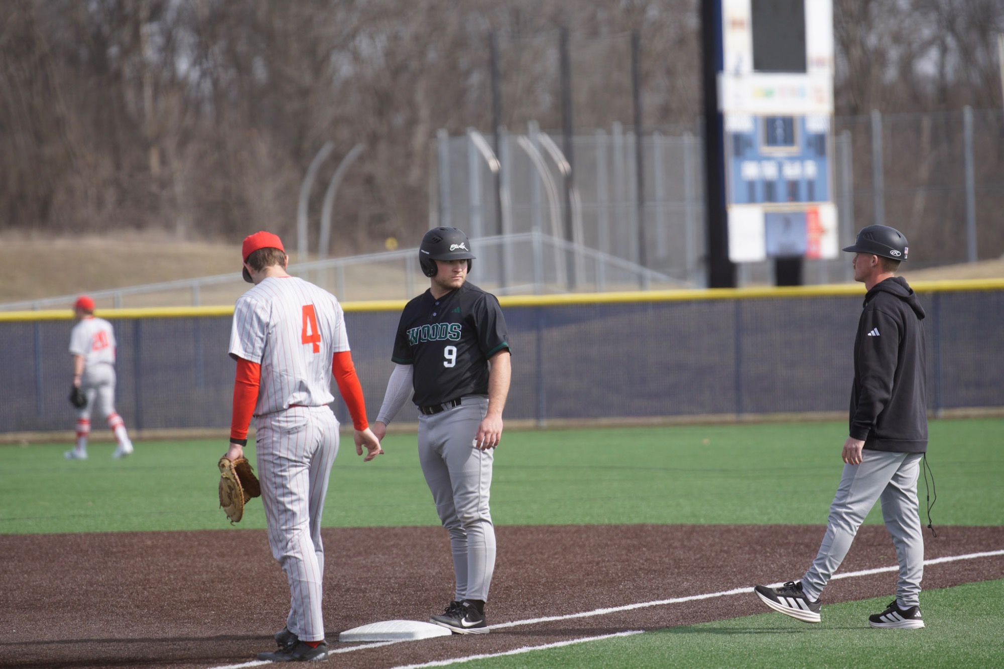 Owls split the series