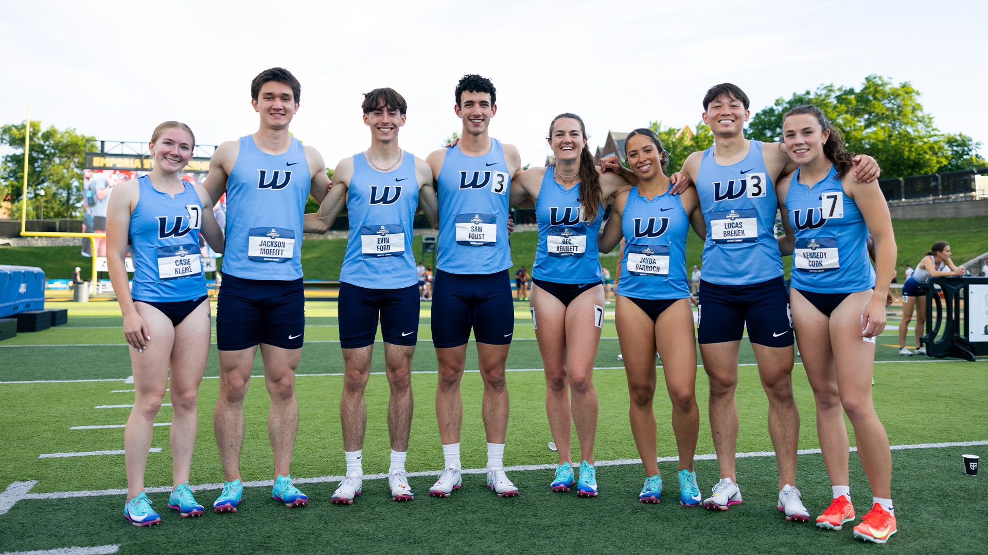 WWU men's and women's 4x400 relay teams at nationals