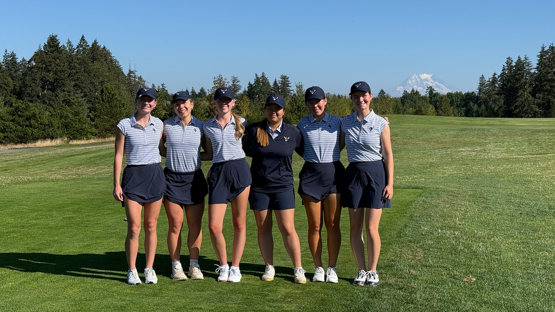 2026-27 Women's Golf team in Season Opener