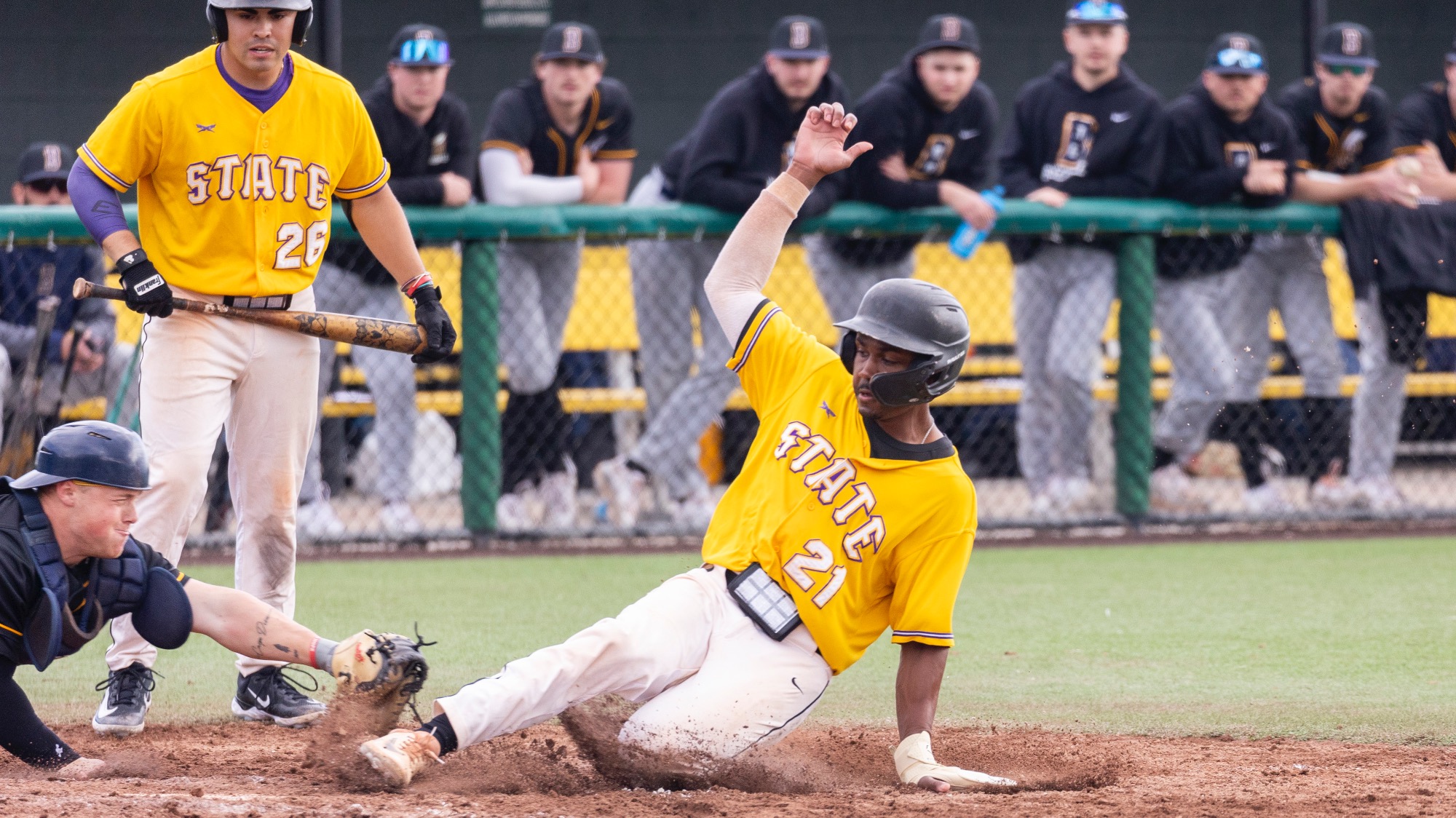 bsb-late-offense-lifts-gators-for-series-win-sfstategators