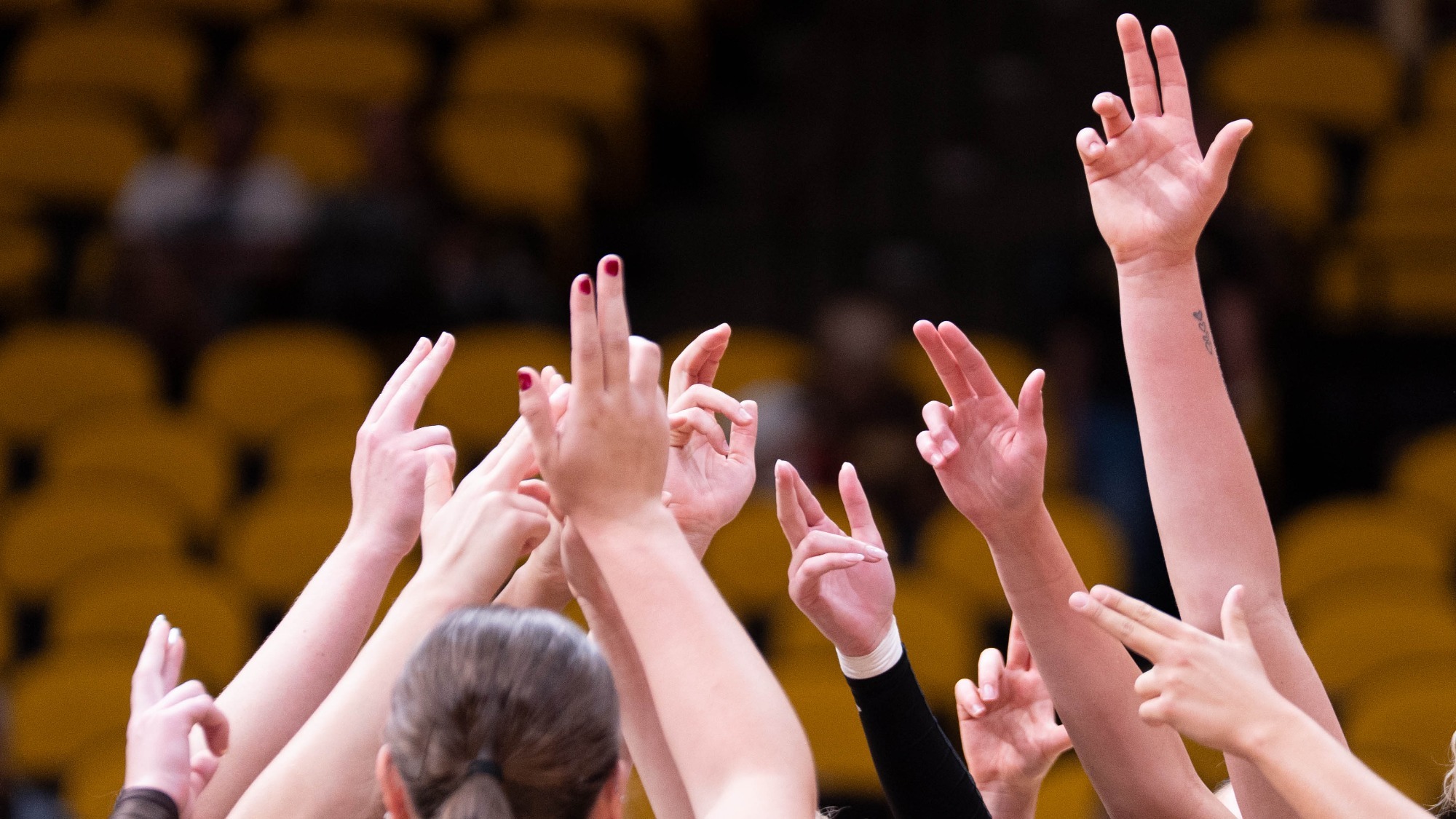 huddle_hands