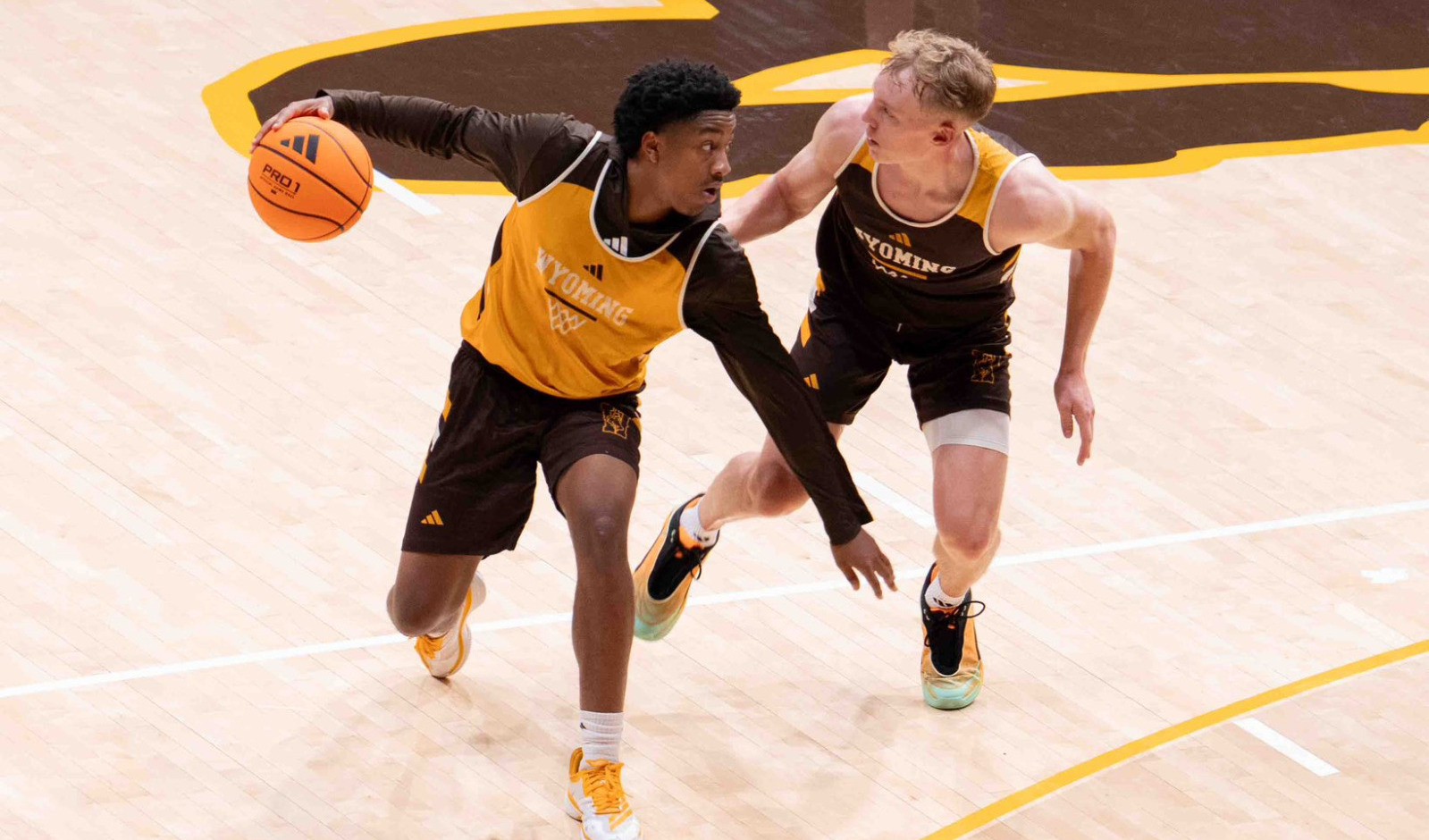 Canin Jefferson defended by Parker Gerrits