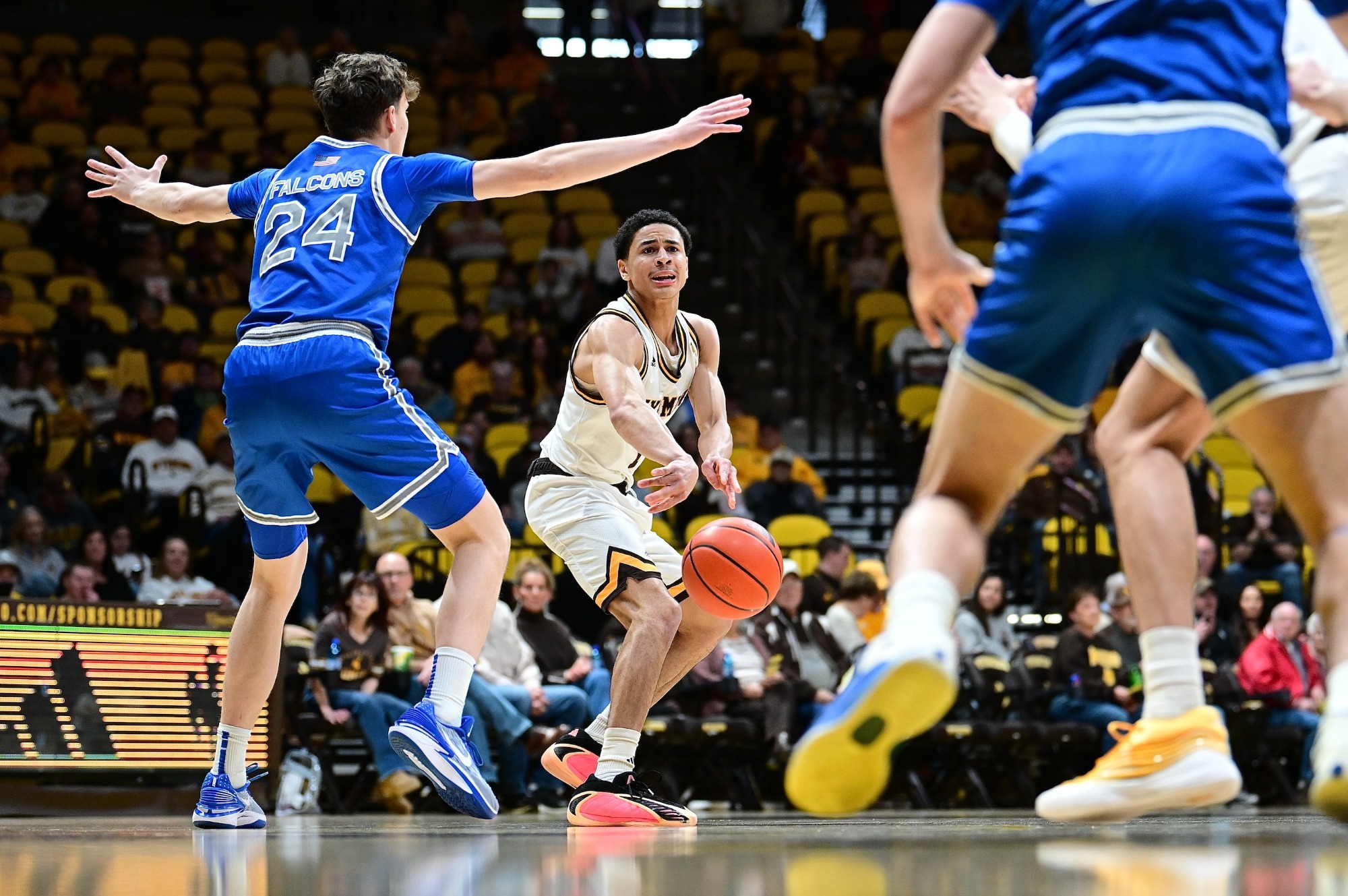 Damarion Dennis passes against Air Force in 2026