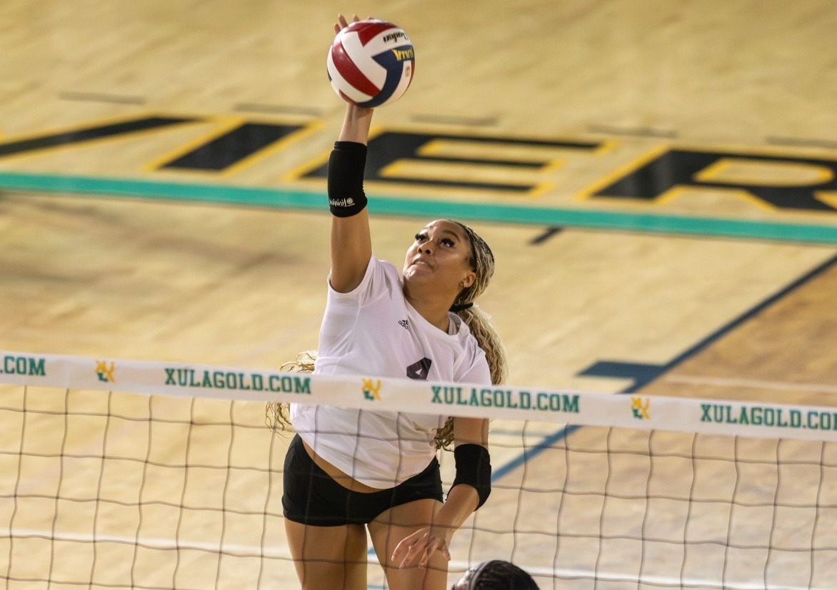 XULA women's volleyball / Kamea Uitenham