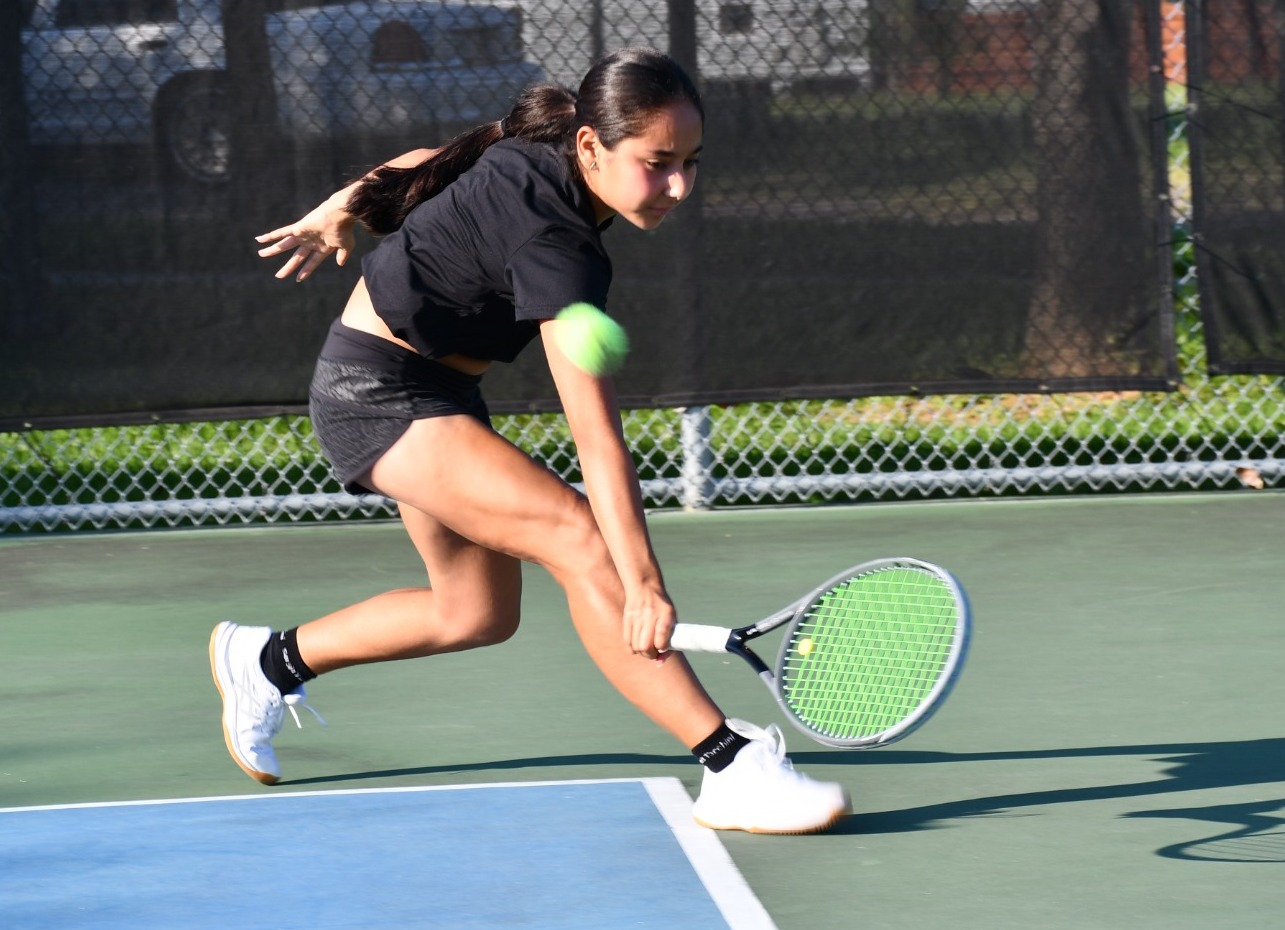 Anais Yakan lunges for shot
