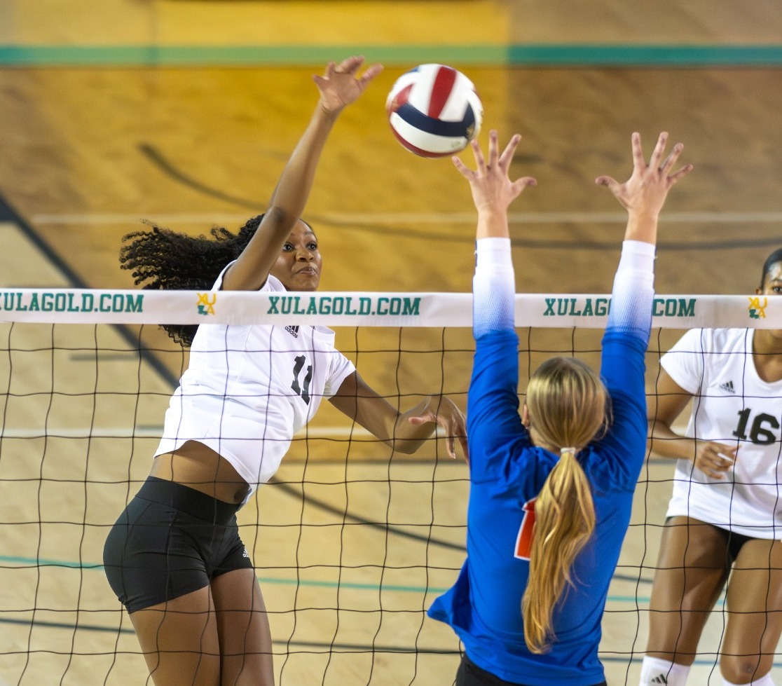 Kennedy Campbell spike versus LCU 2026