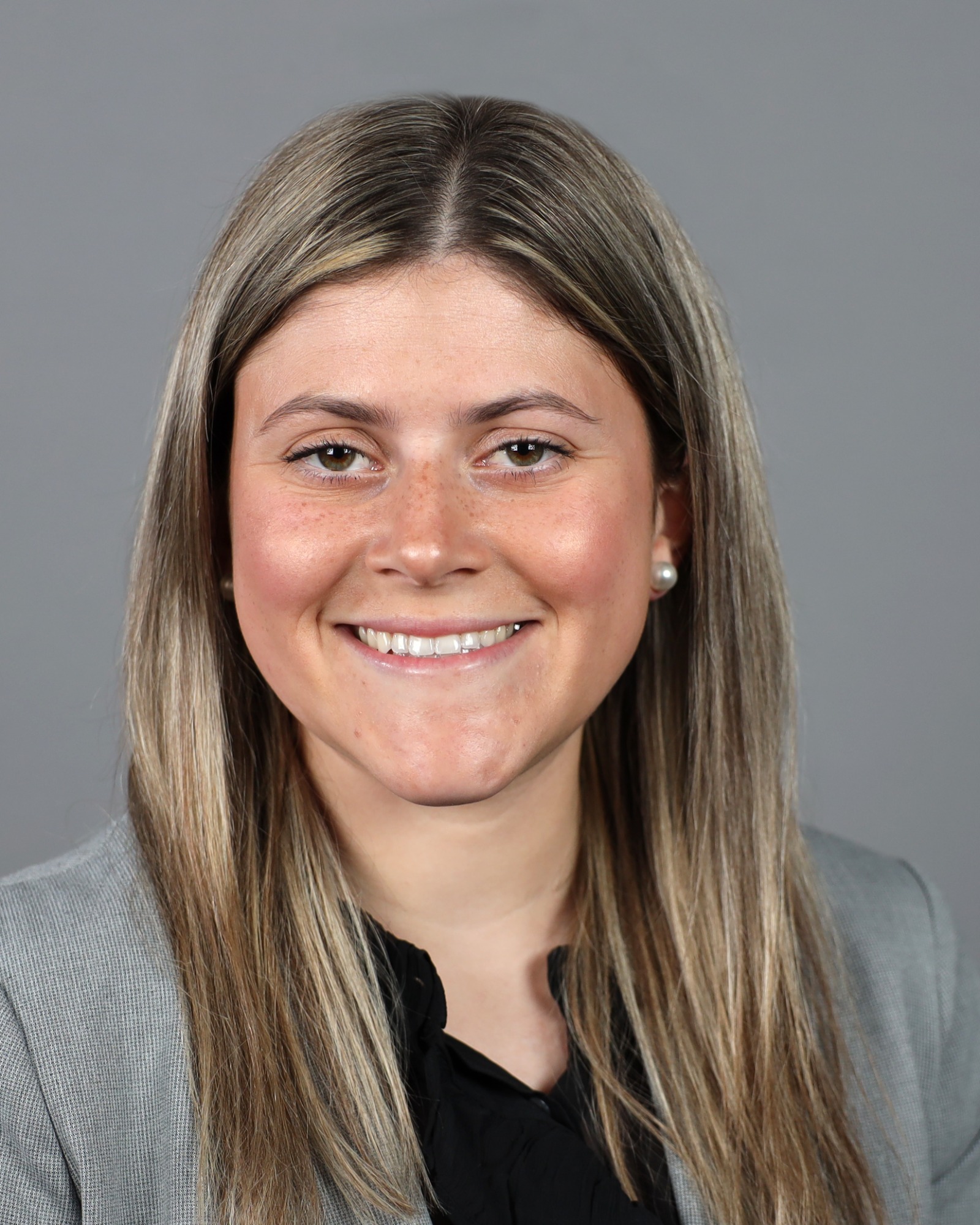 Belle Bressler Headshot 2025